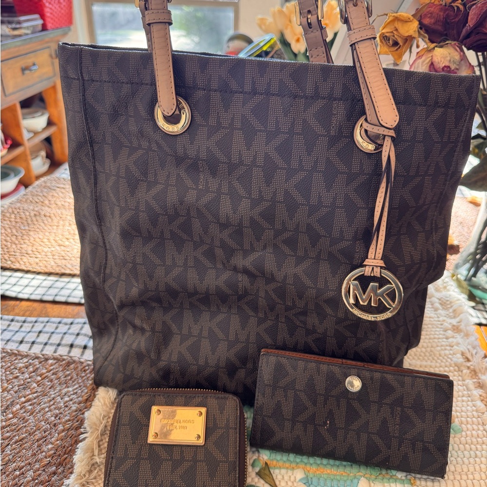 Michael Kors Dark Brown Signature Tote & Wallet Set